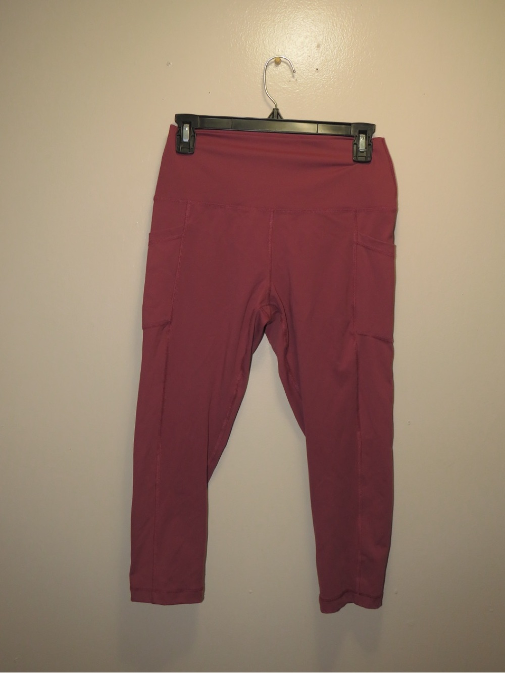 High-Waist Active Leggings. Size L